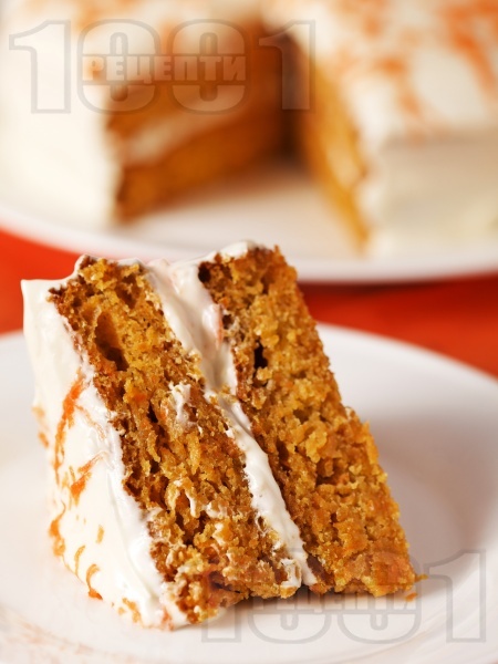 Лесна морковена торта с канела и сметанов крем - снимка на рецептата